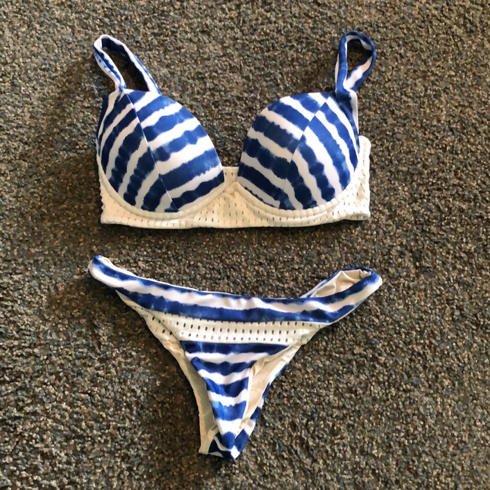 Acacia Pacific Tides Set